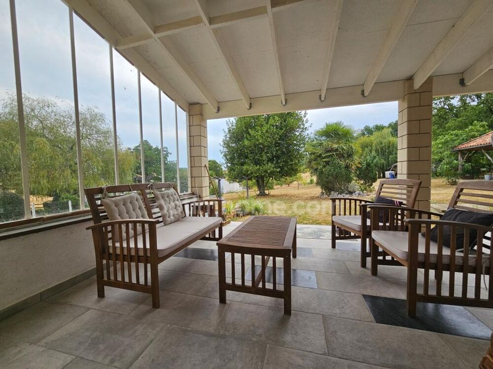 Vente Maison Maison de plain-pied de 120 m², 4/5 chambres et grand garage, au calme absolu. CHAMPNIERS (16) Champniers