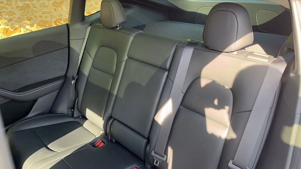 Model Y 300 cv Premium - Premi&egrave;re main Garantie constructeur 2023 occasion 72000 Le Mans