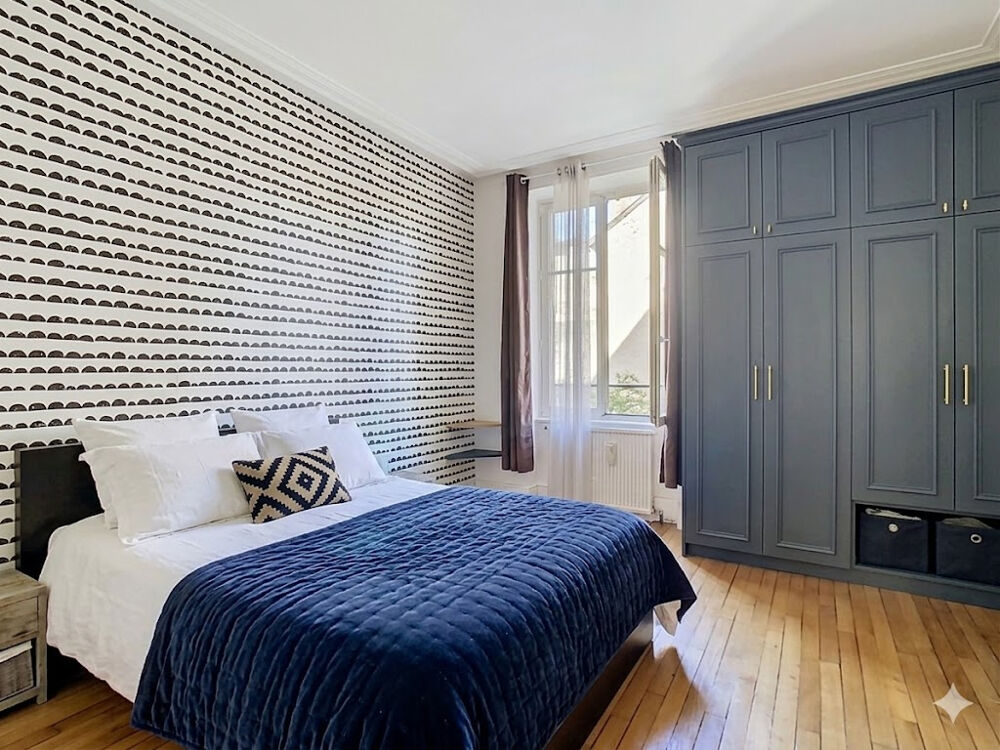 Appartement de caractère rénové ,134 m², 3 chambres, 2 caves, 1 grenier, 1 jardin en rez-de- chaussée