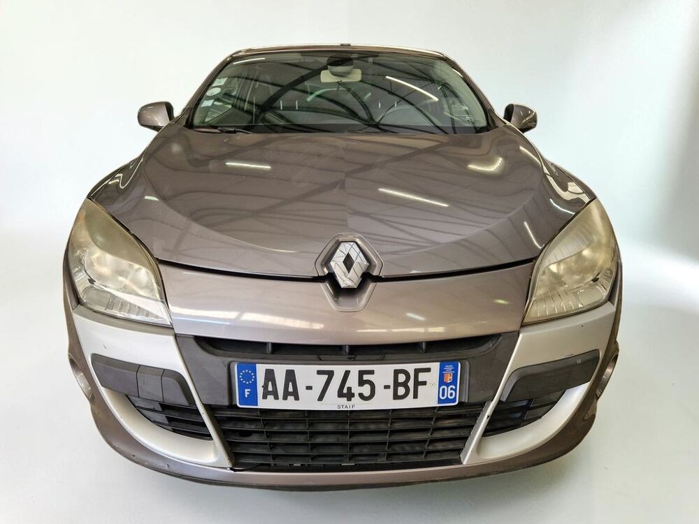 M&eacute;gane Coup&eacute; III 1.5 DCI 105 DYNAMIQUE 2009 occasion 06640 Saint-Jeannet