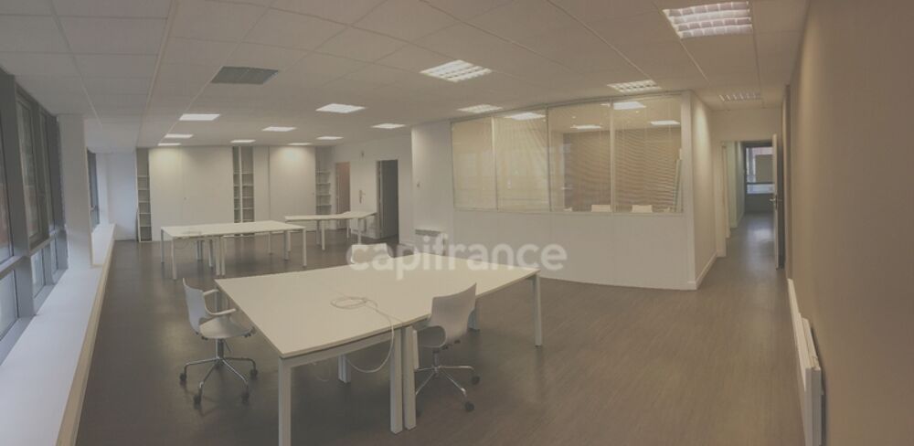   Dpt Nord (59), à vendre ROUBAIX Bureau récent 144m² avec ascenseur,centre-ville, en zone FRANCHE et QQPV, au pied des transports Roubaix