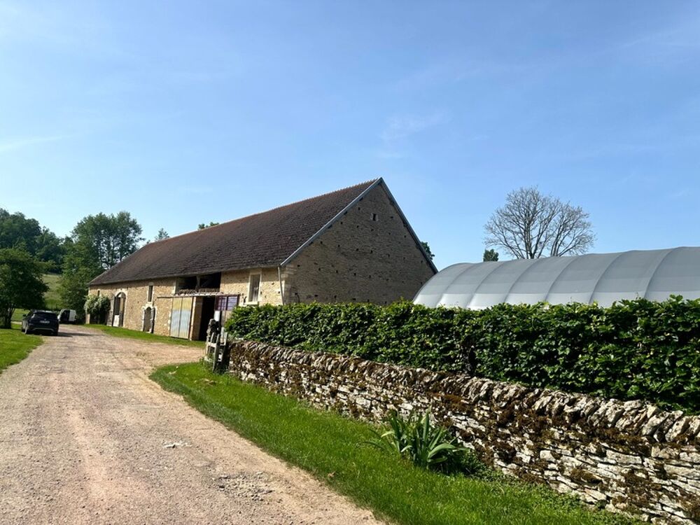Vente Maison ENSEMBLE DE GRANGES ET TERRES – PLUS DE 7 HECTARES – ENTRE POUILLY-EN-AUXOIS ET SAULIEU Mont saint jean