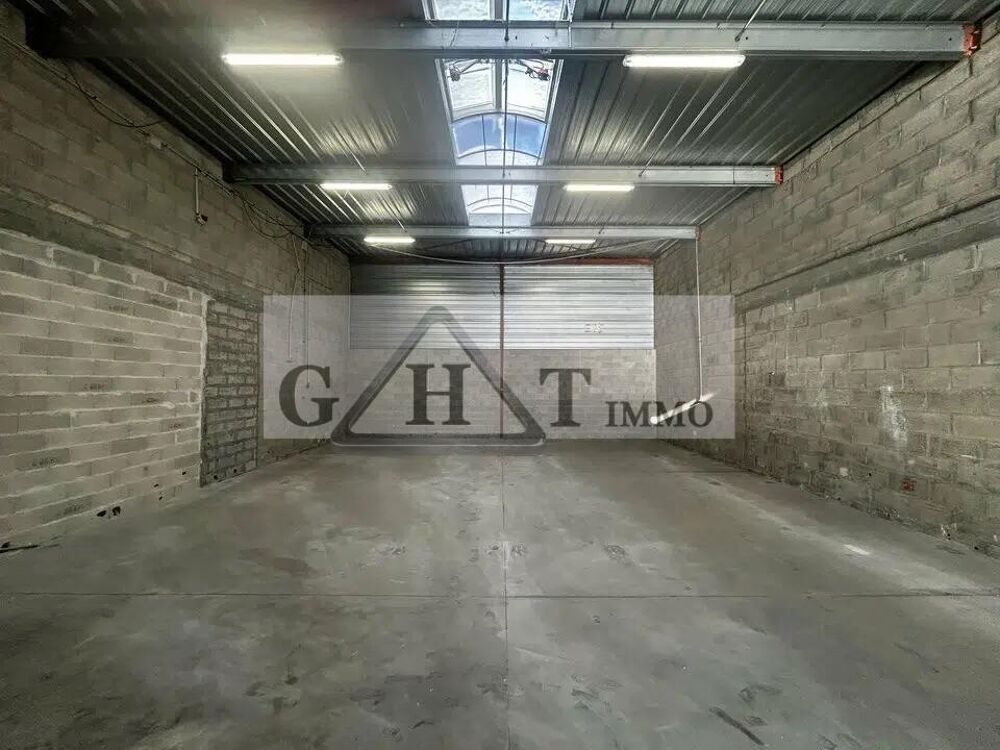   ENTREPOT 230M2 A LOUER LISSES 