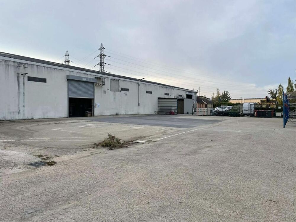   PONTPOINT - Entrepôt + Terrain Accès PL + bureau Pont sainte maxence