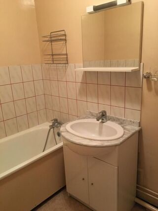  Appartement à louer 1 pièce 28 m²
