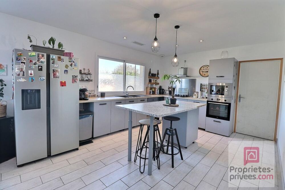 Vente Maison Maison 6 pièces 138 m2 avec GARAGE  - 4 CHAMBRES DONT UNE SUITE PARENTALE 137 m2 avec cellier et garage Tonnay charente