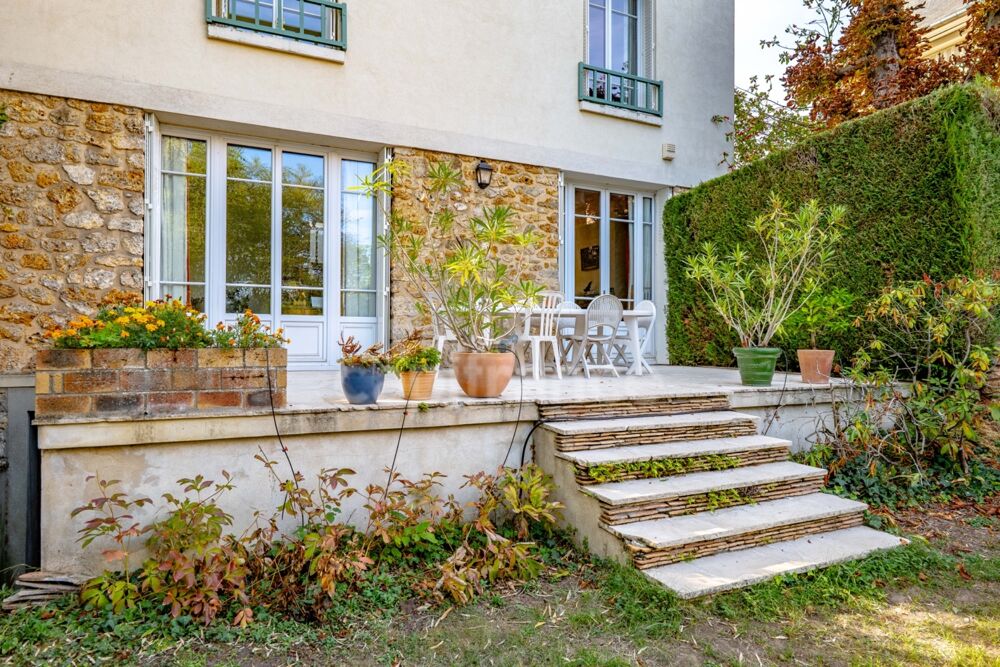 Vente Maison LE CHESNAY, PLATEAU SAINT ANTOINE, PROCHE VERSAILLES MAISON à VENDRE de 220 m2 avec 7 chambres - JARDIN Le chesnay