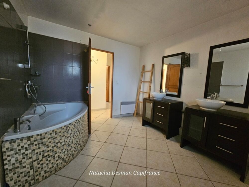 SALAUNES  ENSEMBLE IMMOBILIER DE 139 M² SUR PRÈS DE 2 HECTARES**(33)