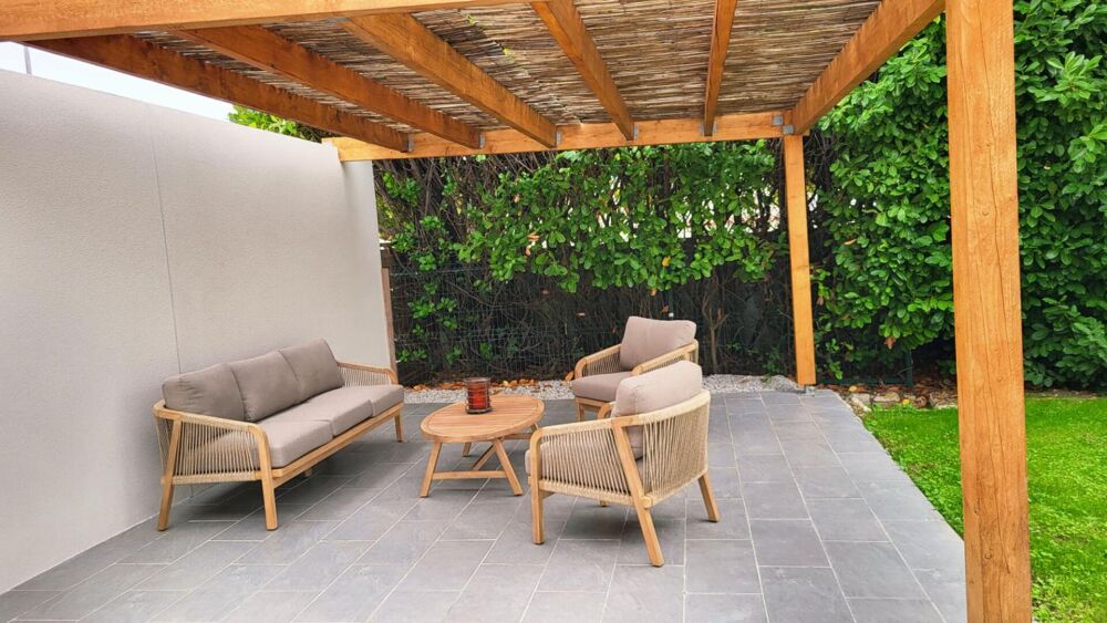 Vente Maison 17220 - PROCHE LA ROCHELLE ET CHATELAILLON - MAISON 92 M², GRAND SEJOUR, 2 CHAMBRES, JARDIN, CELLIER, PARKINGS La jarrie