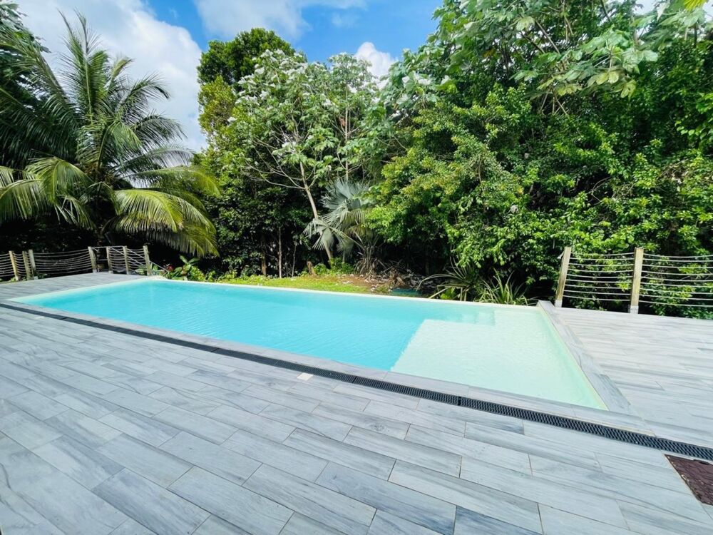 Vente Villa RARE VILLA DE STANDING AVEC PISCINE VUE DEGAGEE 1451 M2 DE TERRAIN Petit bourg