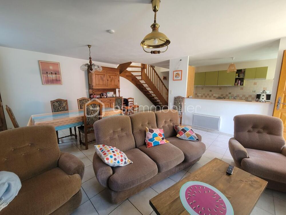 ? **Maison en pierre de caractère  100 m²  Terrain de 6 346 m²  Garage 40 m²** ?