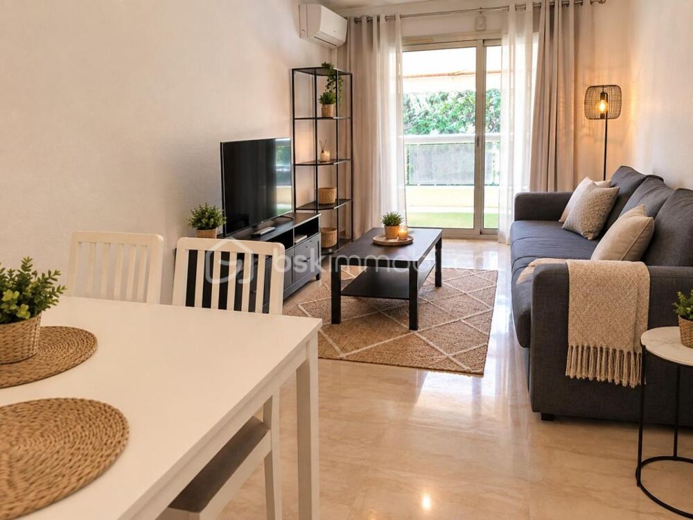 Location Appartement LOCATION A L'ANNEE TERRASSE, CLIM, PISCINE, BOX Cannes