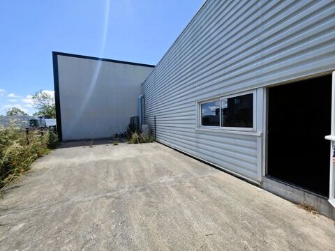 A MARENNES (17), A Vendre en coeur de zone d'activit&eacute; B&acirc;timent commercial Mixte 383m&sup2;, avec bureau-studio &agrave; l'&eacute;tage 402800 17320 Marennes