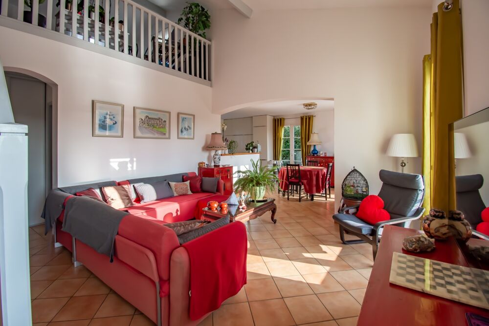 Vente Maison BREUILLET – VILLA AVEC PISCINE ET VUE PANORAMIQUE SUR LA CAMPAGNE Breuillet