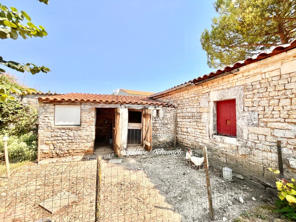 Vente Maison Maison à vendre 9 pièces SAINTE SOULLE (17) Ensemble immobilier rare : deux maisons, grandes dépendances et deux accès Sainte soulle