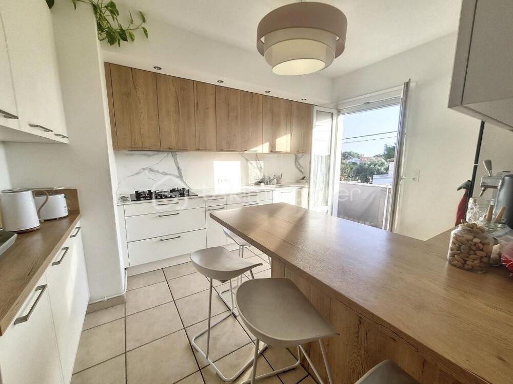A VENDRE MAISON DE VILLE 3 FACES DE 138M² SUR TERRAIN DE 250M² A ELNE - CENTRE VILLE - CINQ CHAMBRES - GARAGE EXCEPTIONNEL - VER