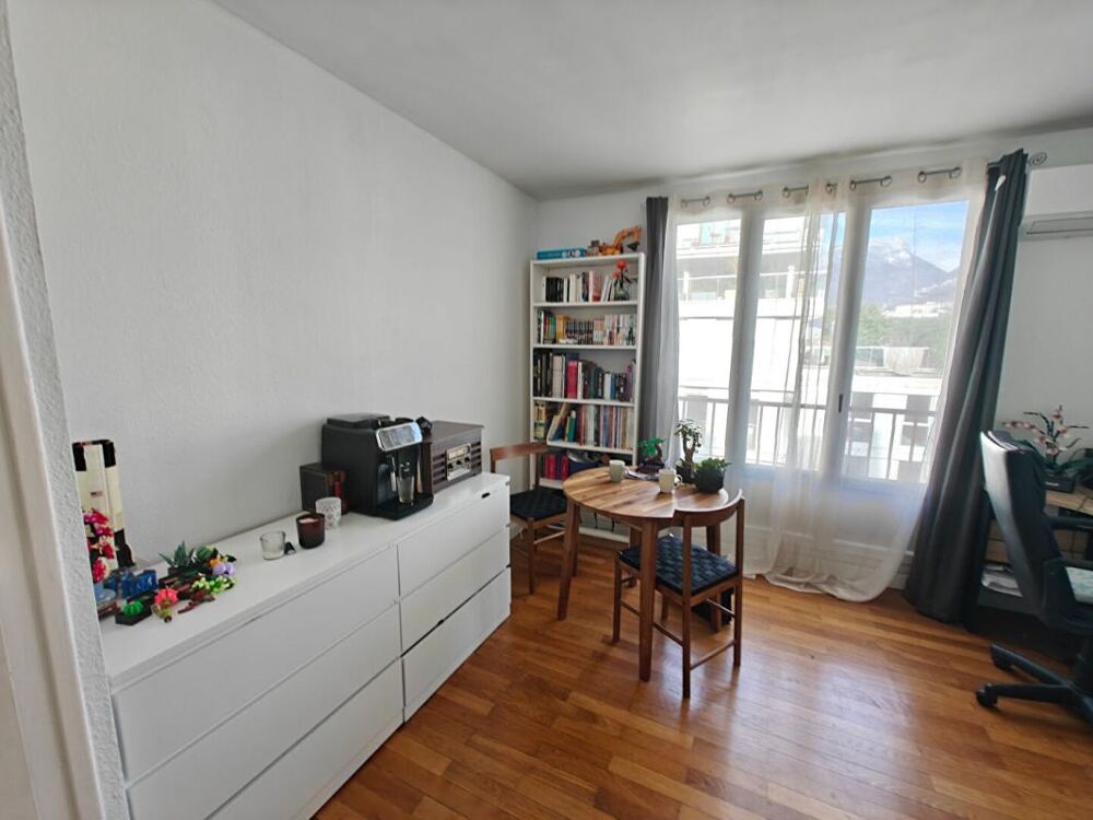 À vendre à Grenoble , T1 avec vue Bastille, SECTEUR caserne de Bonne, déjà loué, idéal investisseur locatif avec Clim