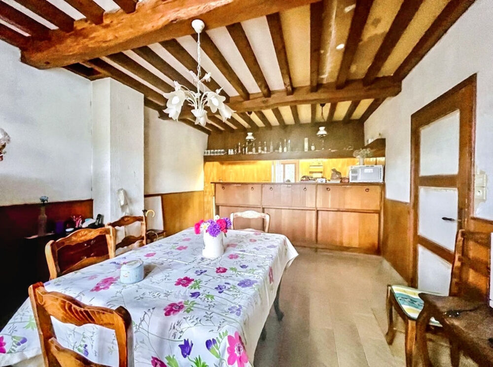 A 5 mn de MARCIGNY  Maison familiale denviron 163 m² habitables avec terrasse, dépendance, garages et terrain de 1 641 m²