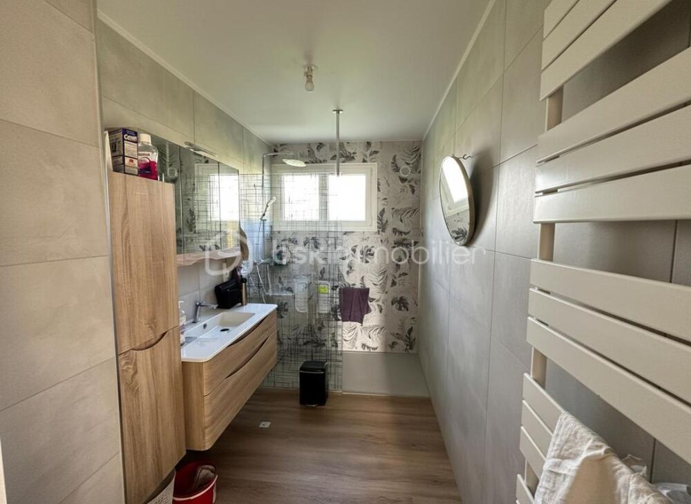 Vente Maison Rare à la vente – Ensemble immobilier avec maison principale, bâtiments indépendants et terrain de plus de 18 900 m² Parigny