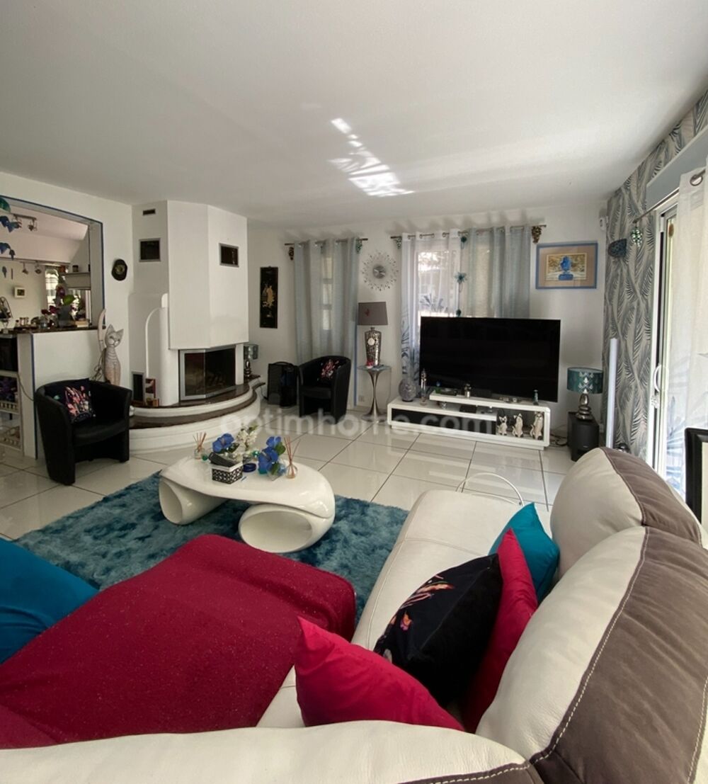 L'Isle d'Espagnac. Maison 187 m² + 3 logements locatifs meublés sur terrain de 2003 m²