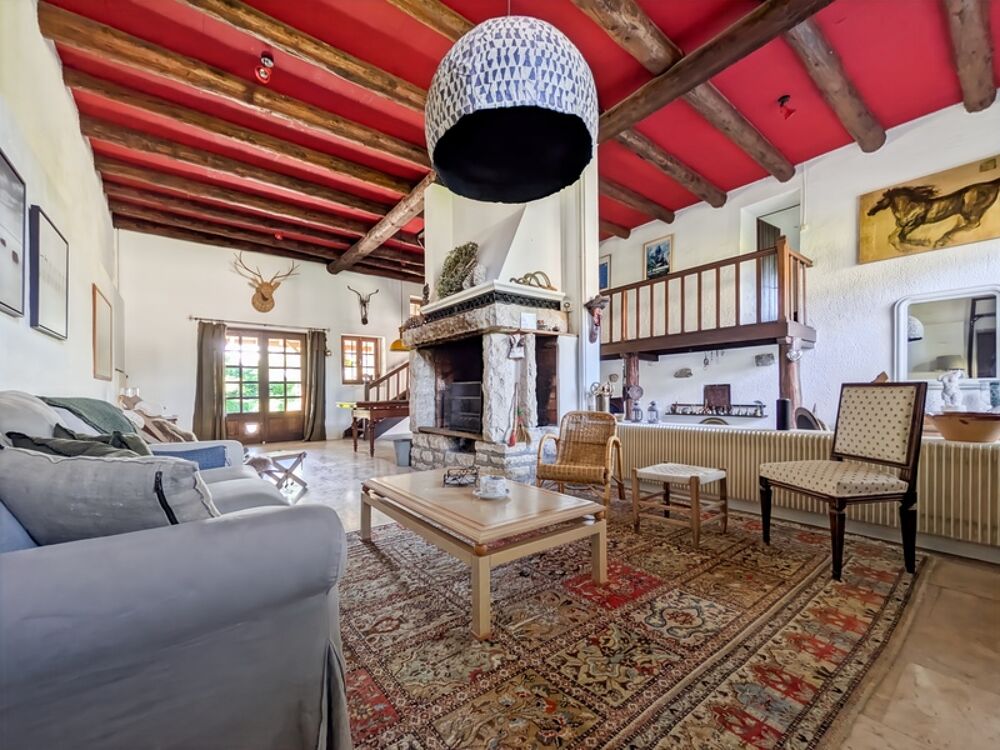 À vendre 8 pièces CERCIER (74) Authentique corps de ferme de caractère entièrement rénové avec piscine et vaste terrain arboré