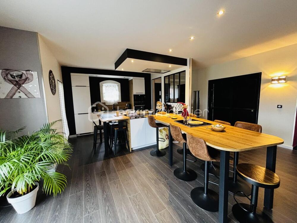 Vente Maison ? À VENDRE – Superbe maison familiale de 220 m², prête à vous accueillir ? Tallende