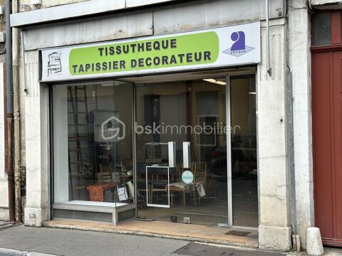   Local commercial spacieux de 79m² en plein centre-ville : idéal pour votre activité professionnelle 