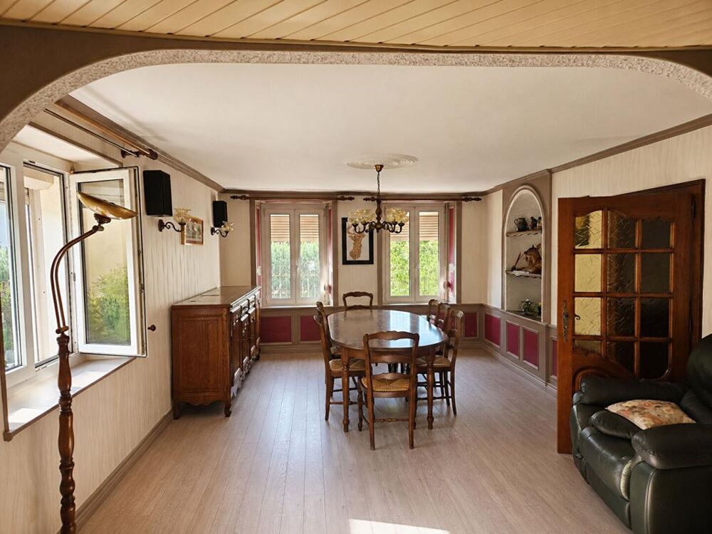 CORCIEUX - Une grande maison familiale au coeur des Vosges, avec jardin, garages et toutes les commodités à pied