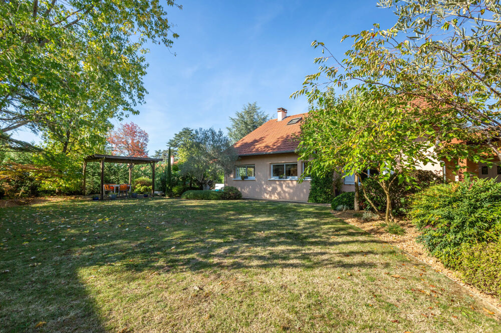 Vente Maison LA TOUR-DE-SALVAGNY – MAISON DE 178 M², 5 CHAMBRES ET PISCINE CHAUFFÉE La tour de salvagny