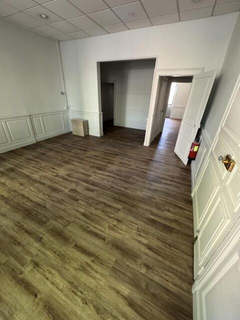 Local en RDC environ 65 m&sup2; 605 12000 Rodez