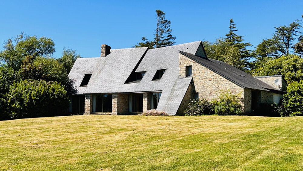 Signature Architecturale et Horizon Marin : Une OEuvre dYves Guilloux