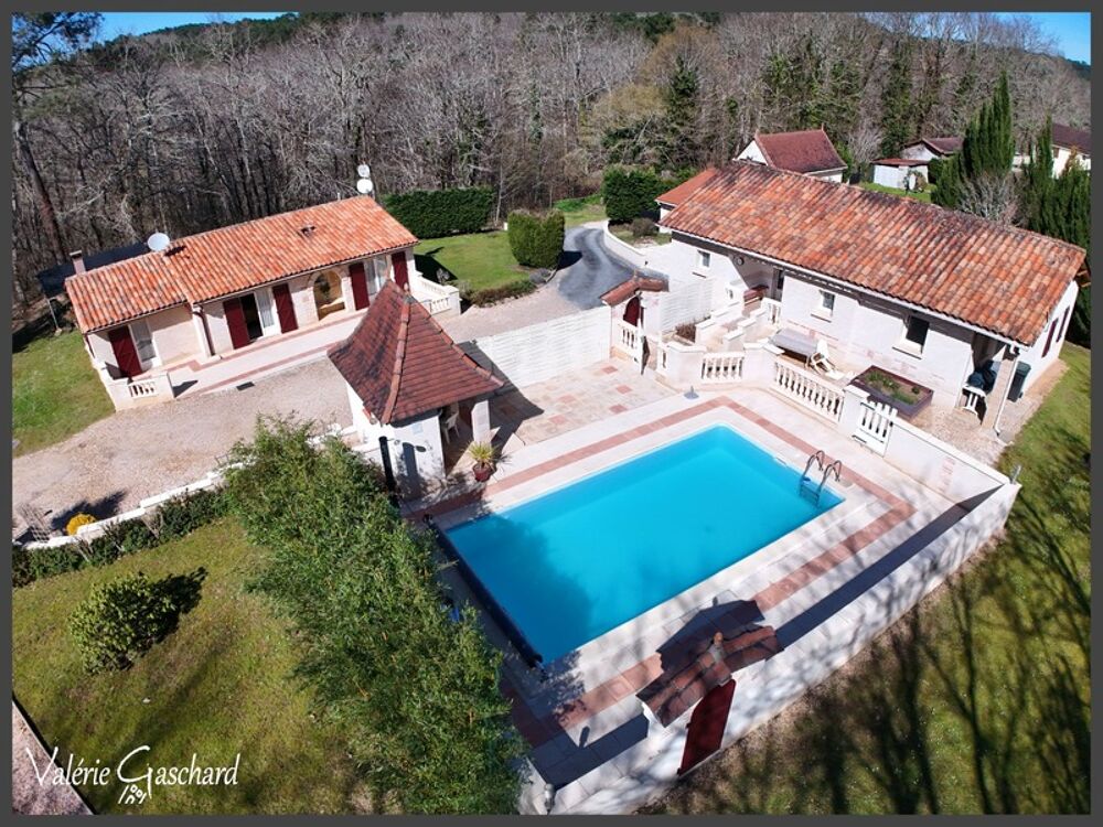 Propriété de charme avec dépendances et piscines nature et calme  6600 m² de terrain - Dordogne