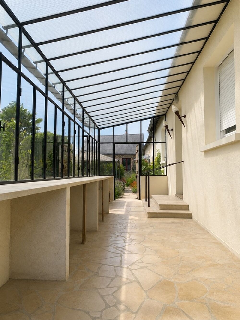 Longère de caractère rénovée  153 m²  Dépendances  Terrain arboré de 1 630 m²