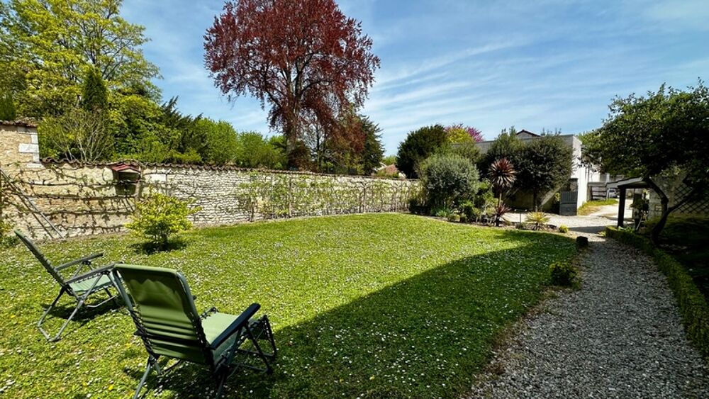 Dpt Charente (16), à vendre BARBEZIEUX SAINT HILAIRE maison de caractère