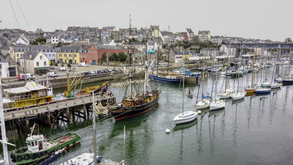   Local de 218m2 Polyvalence & opportunité entrepreneuriale à louer à DOUARNENEZ (29) 