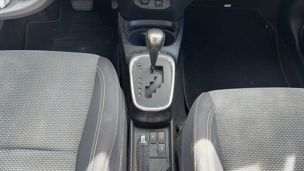 Yaris III 1.5 VVT-i 100 Hybrid E-CVT Dynamic 2015 occasion 44220 Coueron