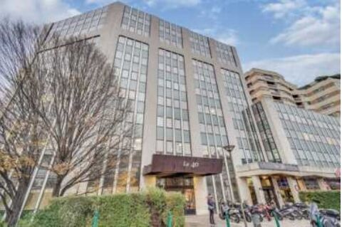 Au sein d'un immeuble moderne situé au pied du Tram Suresnes Longchamps 1440000 92150 Suresnes