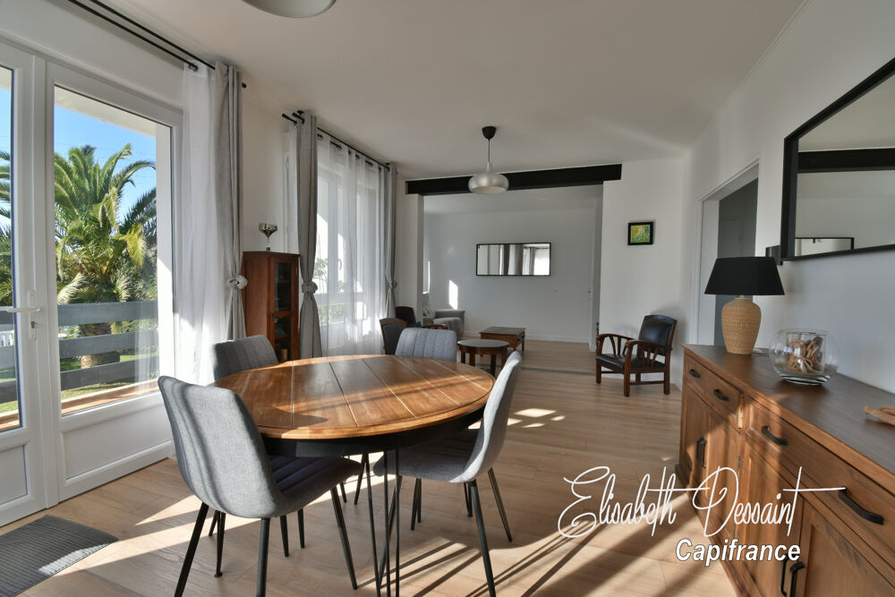 Maison rénovée d'environ 196 m² habitables, offrant une habitation principale, un appartement indépendant et un espace polyvalen