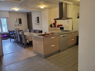  Immeuble à vendre 15 + pièces 1079 m²