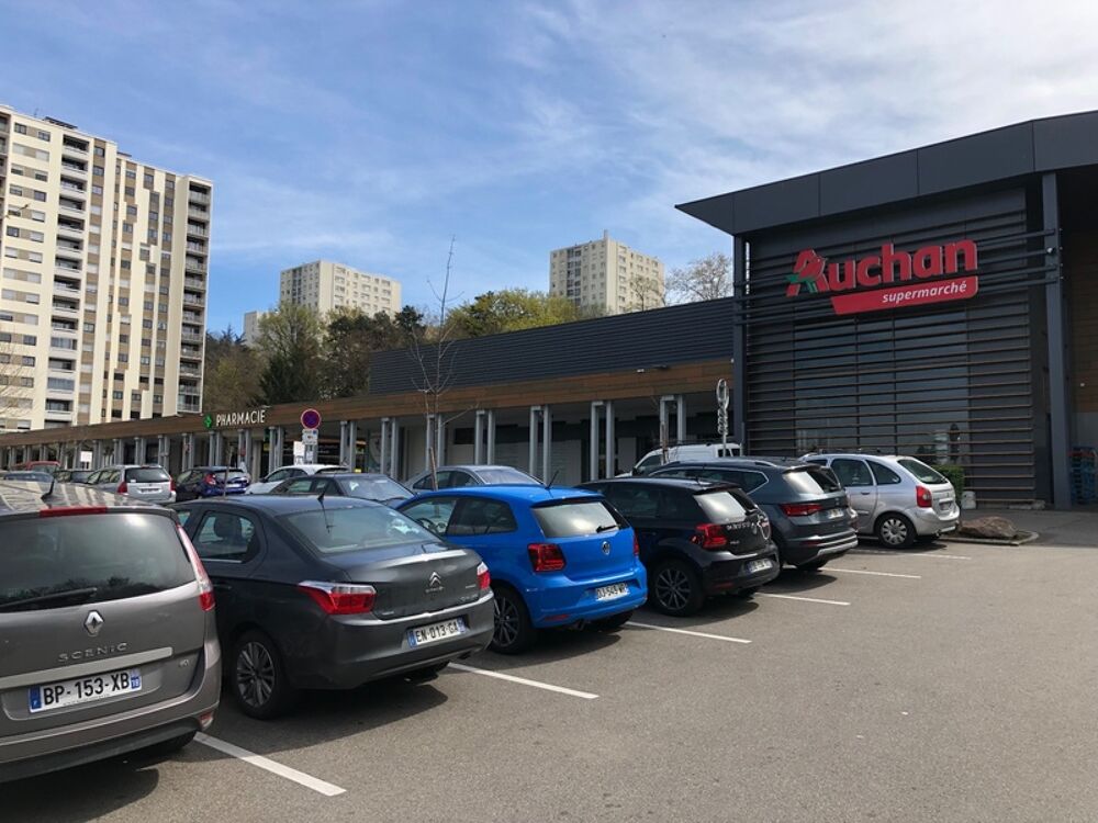   Dpt Rhône (69), à vendre LYON 5EME ARRONDISSEMENT MURS Local commercial de 87m2 dans la galerie marchande Auchan Champvert 