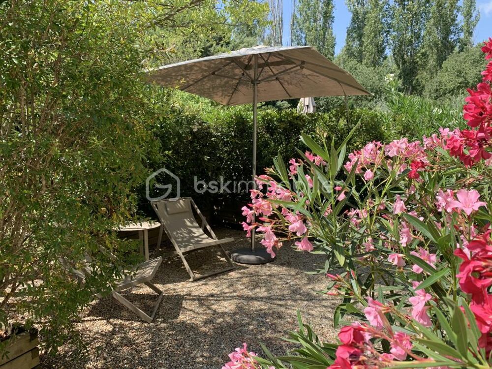 Somptueux Mas Provençal en Campagne de Gordes  Piscine, Dépendances et 5000 m² de Terrain