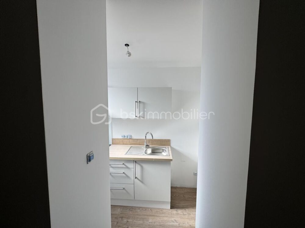 Location Duplex/Triplex A BESSE SUR ISSOLE ( 83890), BEAU DUPLEX DE 23,60 M2 A LOUER Besse sur issole