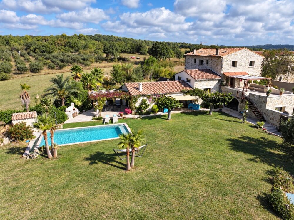 Vente Maison Entre Uzès et Nîmes – Mas de caractère 360 m², piscine, 1,7 ha et vignes  Maison à vendre 9 pièces  (30) Castelnau valence
