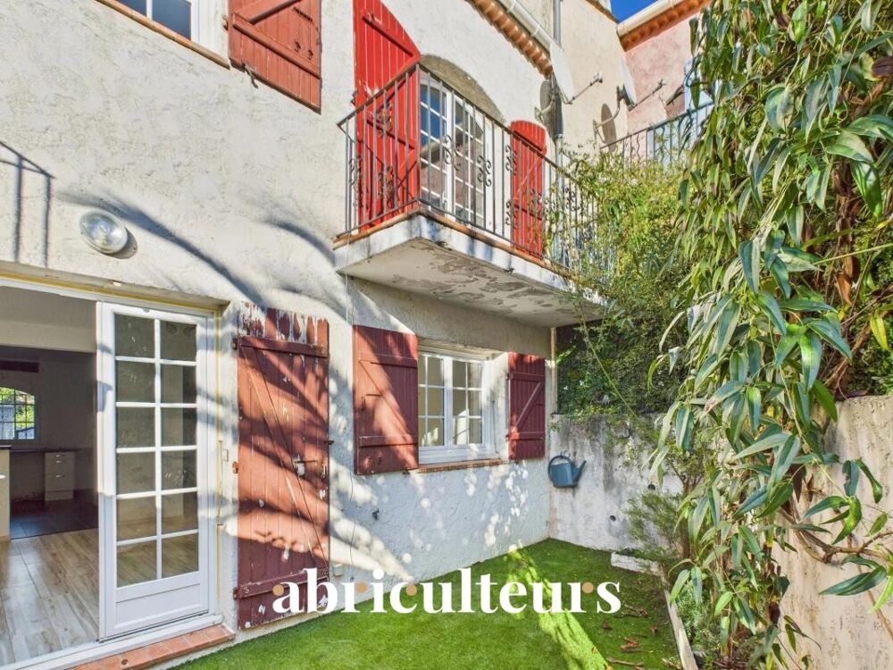 Villa mitoyenne 89m2 avec jardin, 3 chambres, combles aménagés et accès piscine  Domaine sécurisé à Villeneuve-Loubet