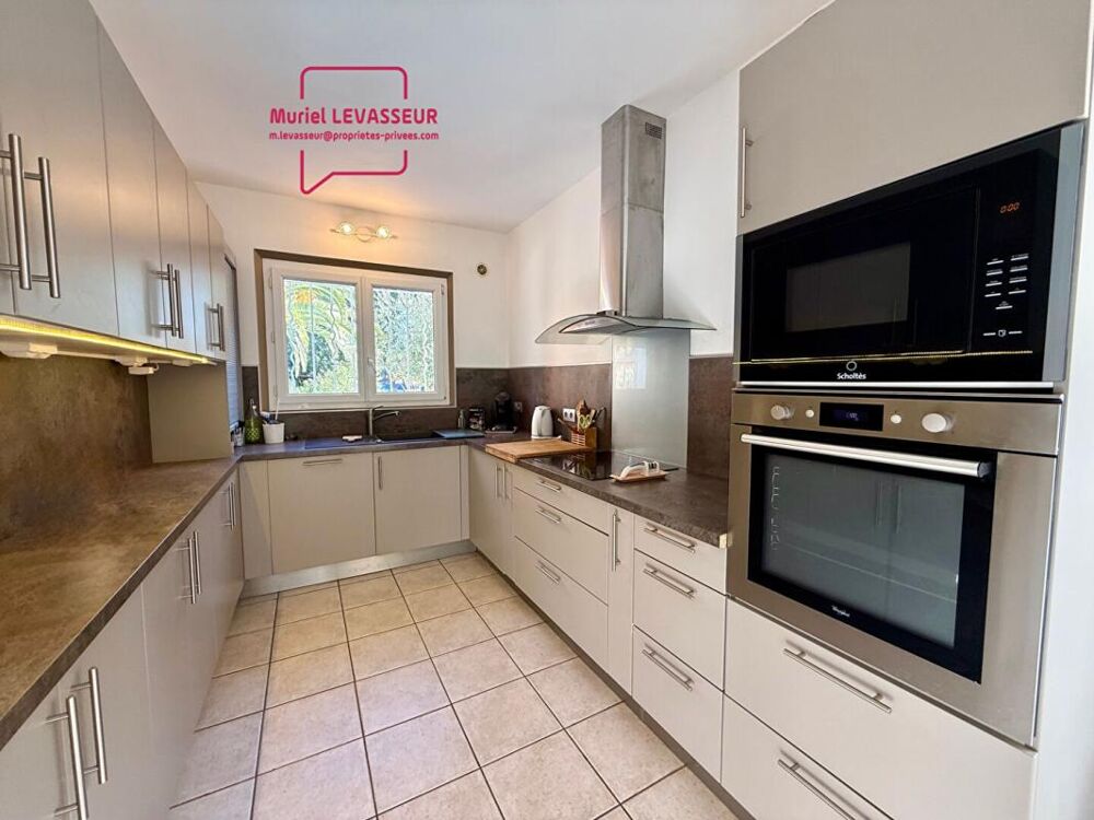 Vente Villa Villa T6 de 160 m2 sur 850 m² terrain avec piscine et garage - Plain pied Six fours les plages