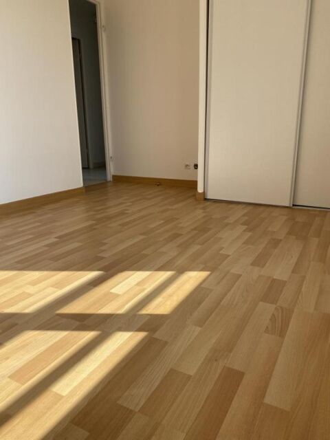  Appartement � louer 4 pi�ces 80 m� Corbeil essonnes