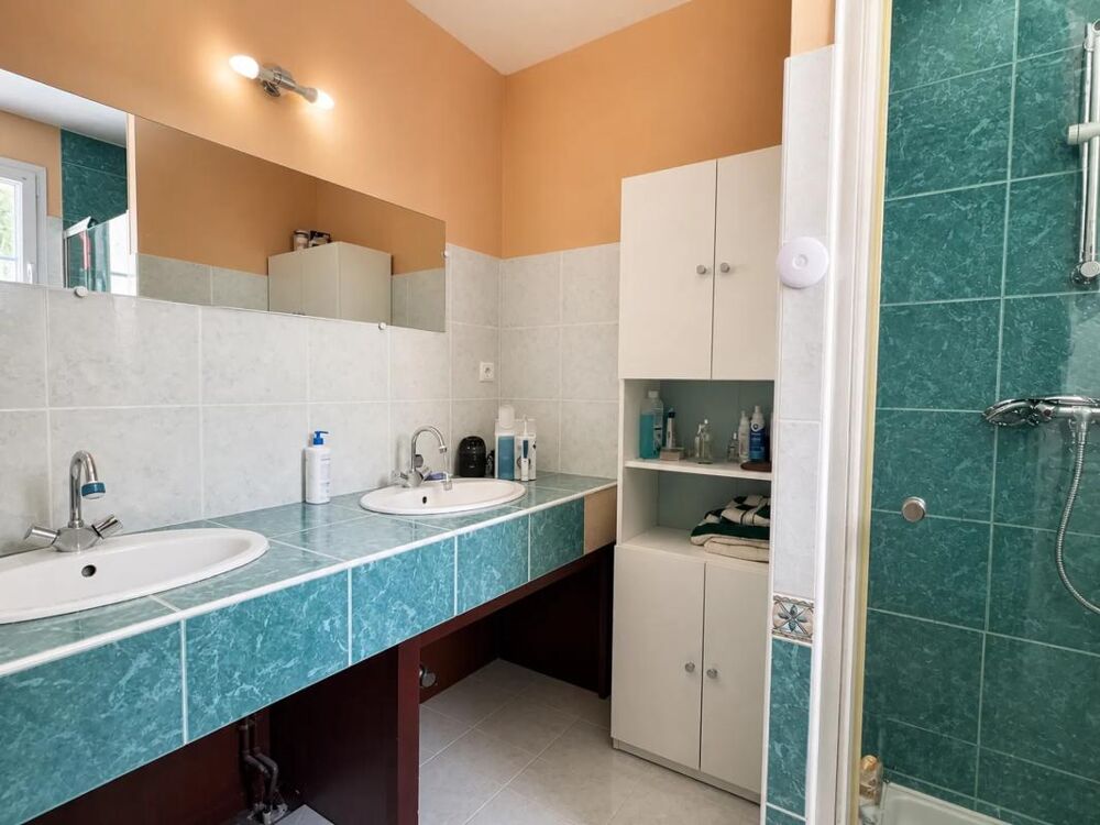 Vente Maison Maison de 8 pièces de 153 m² situé à Petosse Petosse