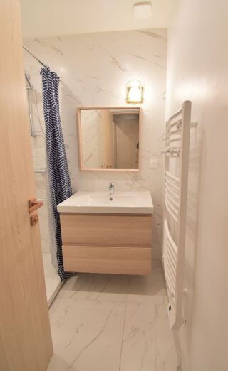  Appartement à louer 4 pièces 65 m²