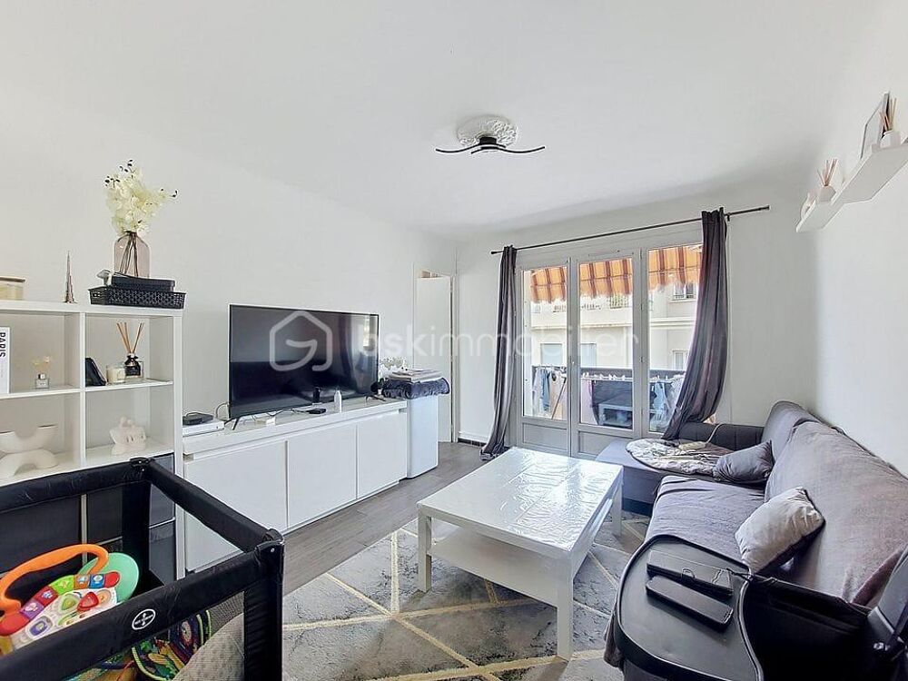 À vendre  Appartement 3 pièces avec balcons  Toulon secteur Saint Roch