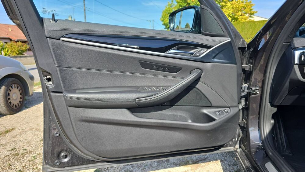 S&eacute;rie 5 (G30) 530e iPerformance 252 BVA8 Luxury - Toit ouvrant 2017 occasion 55800 Revigny Sur Ornain